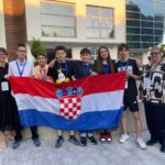 Članovi ekipe i voditeljice.
